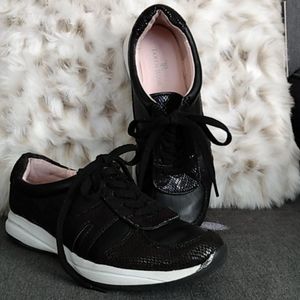 Taryn Rose Black Sneakers, size 7